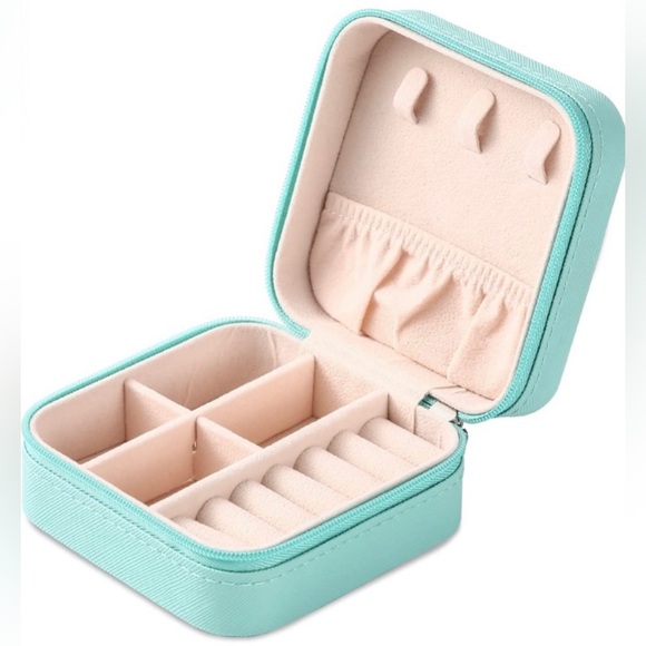 🎉 HOST PICK 🎉 New! Portable Travel Mini Jewelry Box in Tiffany Blue - Picture 3 of 5